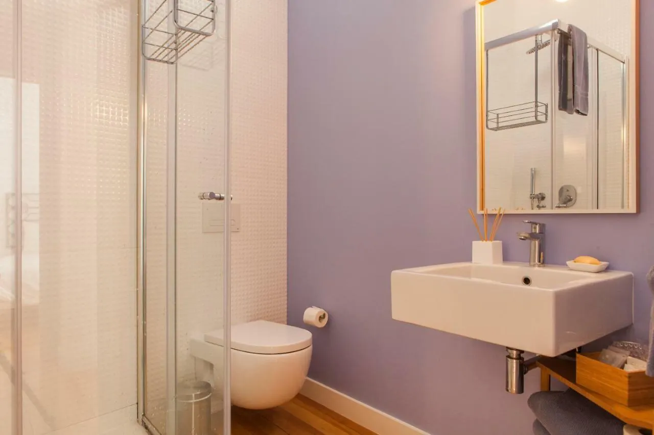 Cozy 1St Floor Flat Central Chiado District With Balconies And Ac 19Th Century Building Lisbon