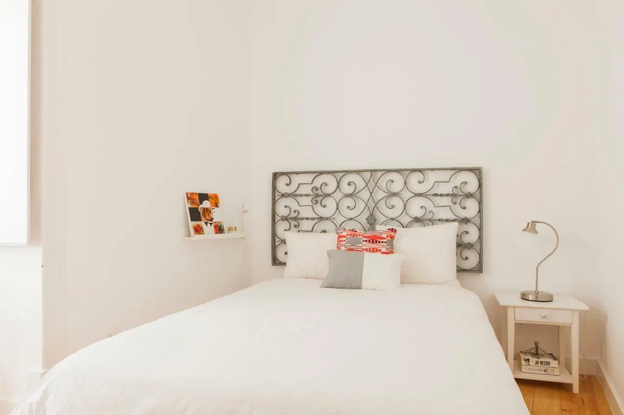 Cozy 1St Floor Flat Central Chiado District With Balconies And Ac 19Th Century Building Lisbon