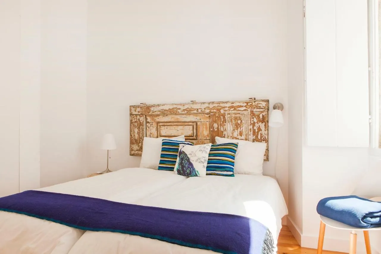 Cozy 1St Floor Flat Central Chiado District With Balconies And Ac 19Th Century Building Lisbon