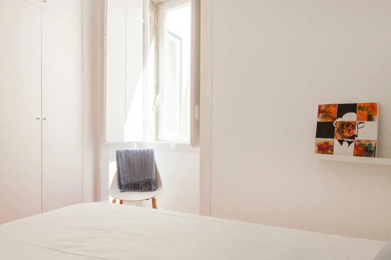 Cozy 1St Floor Flat Central Chiado District With Balconies And Ac 19Th Century Building Lisbon