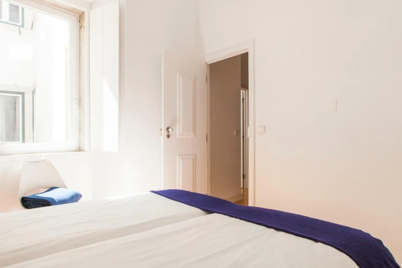 Cozy 1St Floor Flat Central Chiado District With Balconies And Ac 19Th Century Building Lisbon 0*,