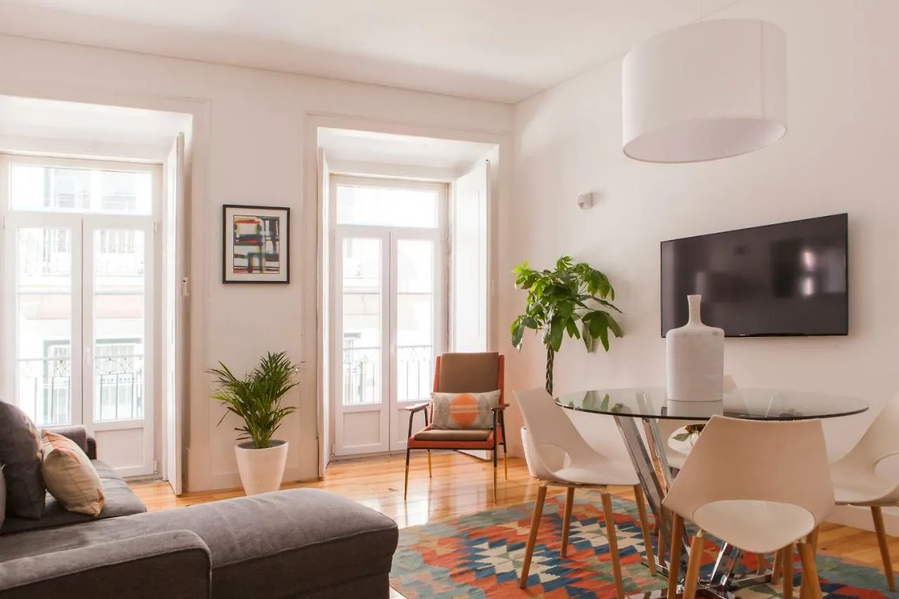 Cozy 1St Floor Flat Central Chiado District With Balconies And Ac 19Th Century Building Lisbon